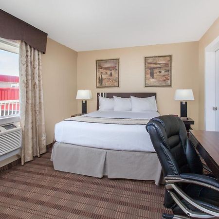 Econolodge Inn&Suites Medicine Hat Esterno foto