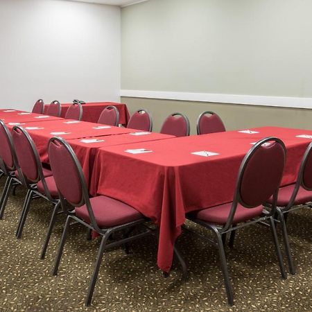Econolodge Inn&Suites Medicine Hat Esterno foto
