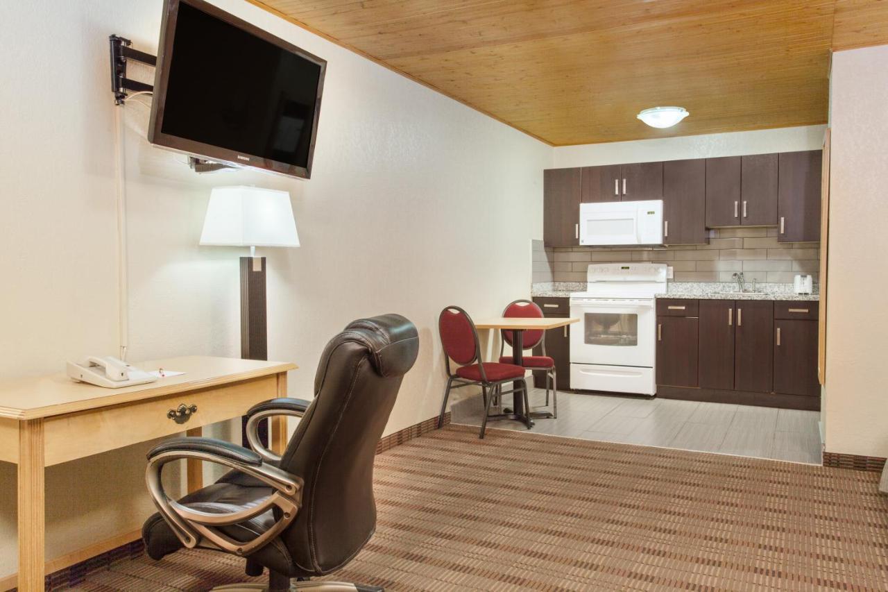 Econolodge Inn&Suites Medicine Hat Esterno foto