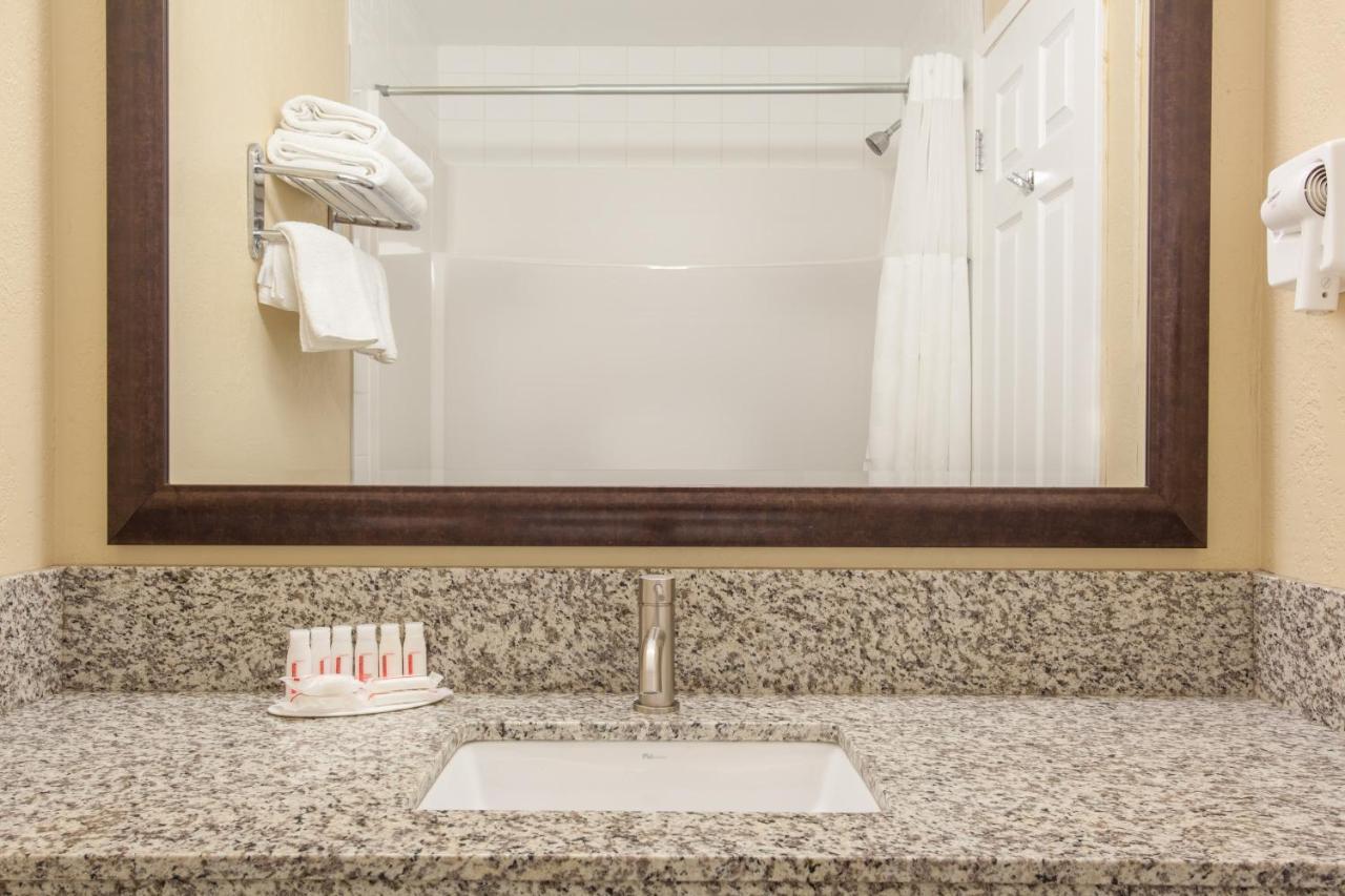 Econolodge Inn&Suites Medicine Hat Esterno foto
