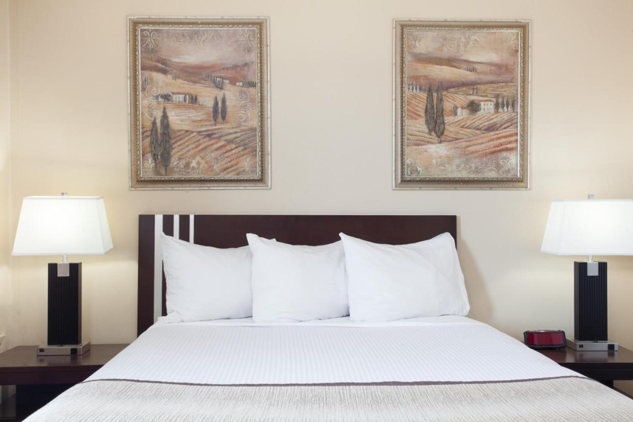Econolodge Inn&Suites Medicine Hat Esterno foto