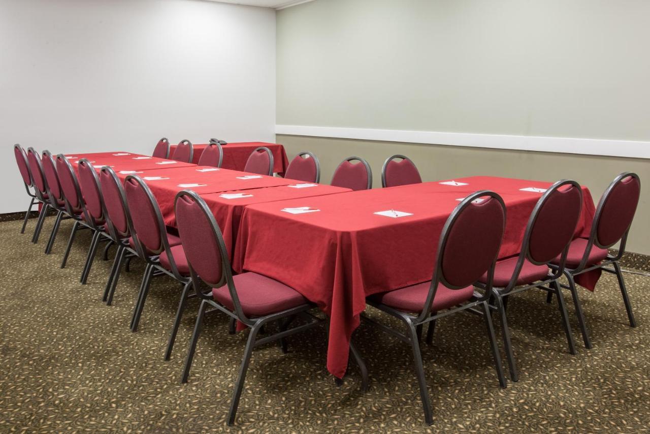 Econolodge Inn&Suites Medicine Hat Esterno foto